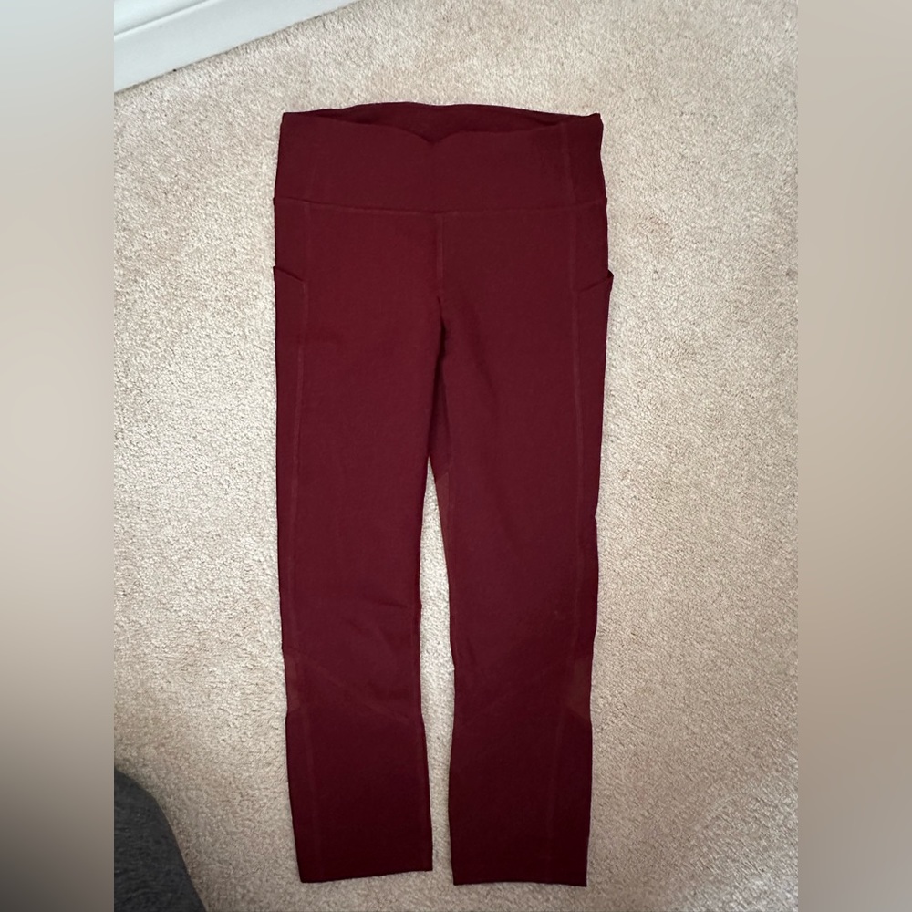 Lululemon like new Pace Rival Crop size 4 burgundy